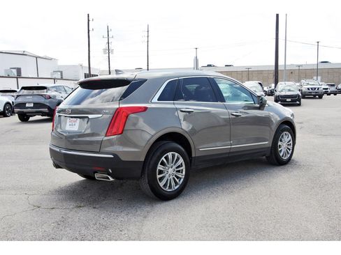 Used 2017 Cadillac XT5 Luxury w/ Driver Awareness Package FWD image 7