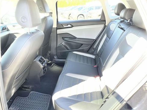 Used 2022 Volkswagen Taos SEL image 12