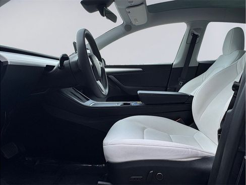 Used 2024 Tesla Model Y Long Range AWD/4WD image 9