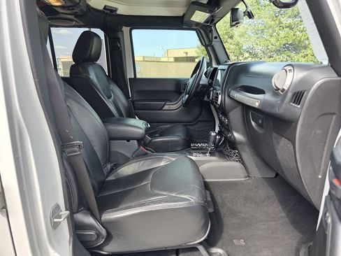 Used 2013 Jeep Wrangler Unlimited Sahara w/ Dual Top Group AWD/4WD image 19