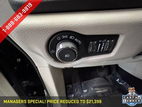 Used 2023 Chrysler Pacifica Touring-L FWD image 23