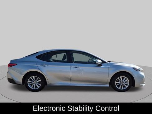 Used 2025 Toyota Camry LE FWD image 4