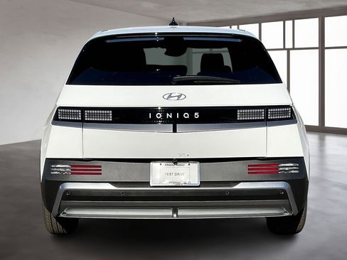 New 2026 Hyundai Ioniq 5 SE image 4
