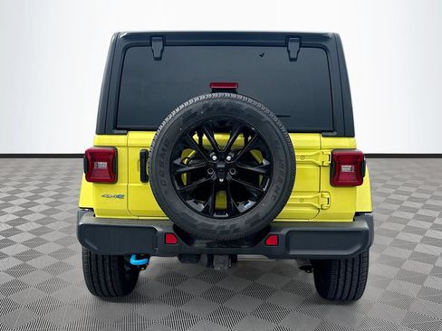 Used 2023 Jeep Wrangler Unlimited Sahara w/ Cold Weather Group AWD/4WD image 7