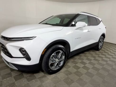 Used 2023 Chevrolet Blazer LT w/ Convenience Package FWD image 9