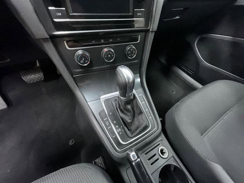 Used 2019 Volkswagen Golf S image 15