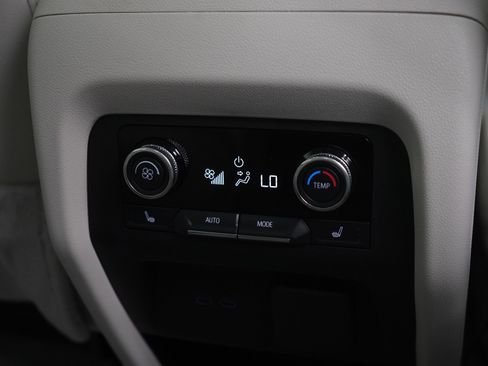 Used 2025 Buick Enclave Avenir image 17