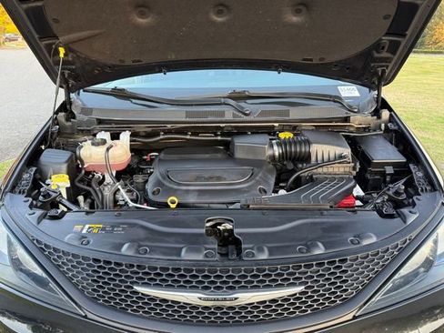 Used 2023 Chrysler Voyager LX FWD image 32