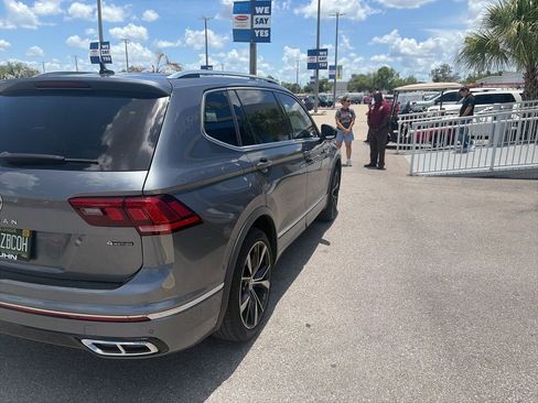 Used 2022 Volkswagen Tiguan SEL R-Line AWD/4WD image 5
