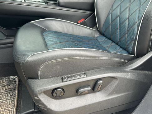 Used 2024 Volkswagen Atlas Cross Sport SEL Premium R-Line image 4