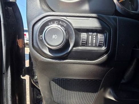 Used 2021 Jeep Wrangler Unlimited Sahara w/ Uconnect 4C Nav & Sound Group AWD/4WD image 14