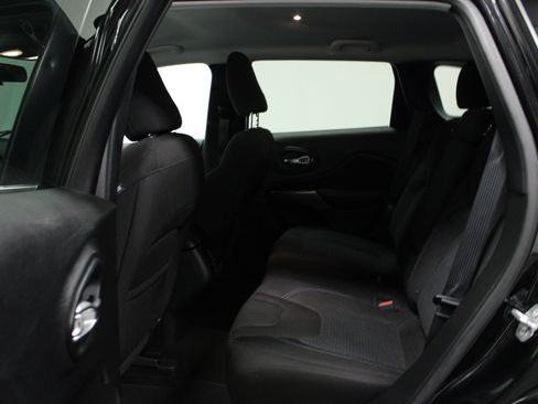 Used 2019 Jeep Cherokee Latitude w/ Popular Appearance Group image 13