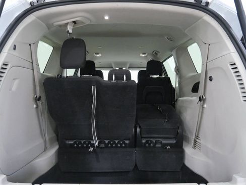 Used 2022 Chrysler Voyager LX image 27