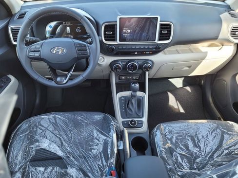 New 2025 Hyundai Venue Limited image 10