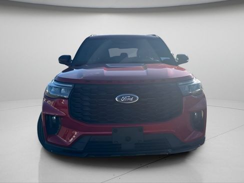 Used 2025 Ford Explorer ST-Line w/ ST-Line Street Pack AWD/4WD image 3
