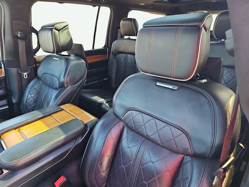 Used 2022 Jeep Grand Wagoneer Series III w/ Rear Seat Video Group 1 AWD/4WD image 17