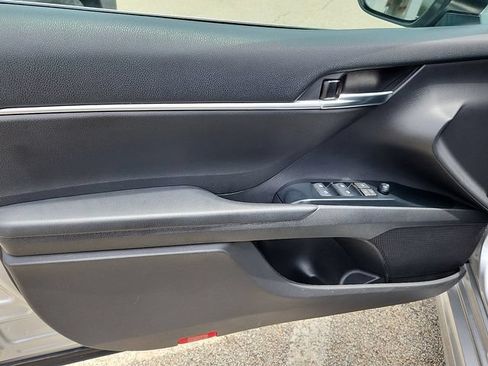 Used 2020 Toyota Camry SE w/ Sunroof Package FWD image 12