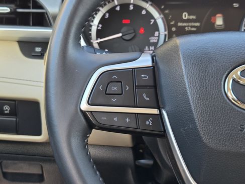 Used 2024 Toyota Highlander XLE image 38