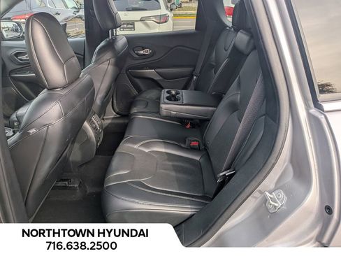 Used 2019 Jeep Cherokee Limited image 32