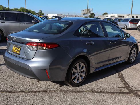 Used 2024 Toyota Corolla LE FWD image 4