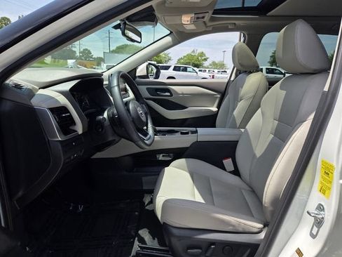 Used 2023 Nissan Rogue SL AWD/4WD image 9