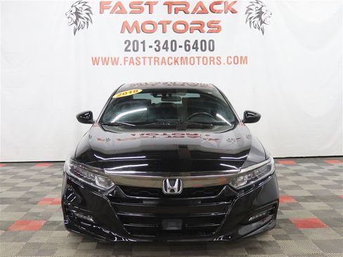 Used 2018 Honda Accord Sport image 2