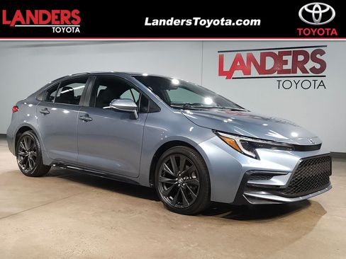 Used 2025 Toyota Corolla SE FWD image 1