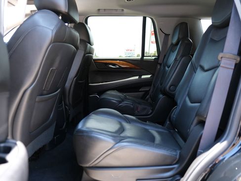 Used 2016 Cadillac Escalade Luxury AWD/4WD image 12