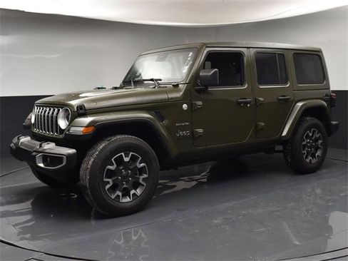 Used 2024 Jeep Wrangler Sahara w/ Technology Group image 4