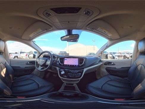 Used 2024 Chrysler Pacifica Touring-L image 34