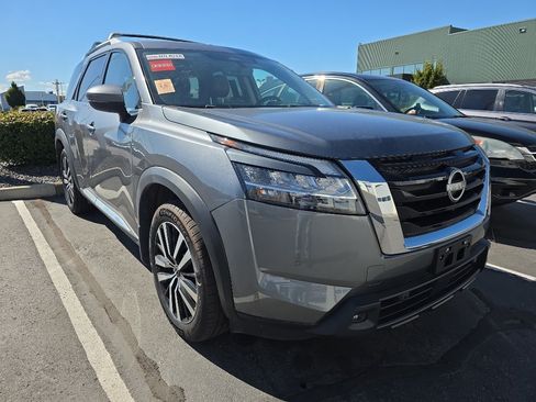 Used 2023 Nissan Pathfinder Platinum w/ Cargo Package AWD/4WD image 2