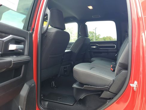 Used 2024 RAM 2500 Big Horn w/ Sport Appearance Package image 22