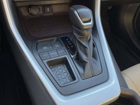 Used 2021 Toyota RAV4 Limited w/ Limited Grade Weather Package FWD image 31