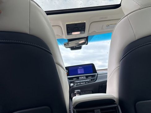 Certified 2024 Lexus ES 300h w/ Luxury Package image 20