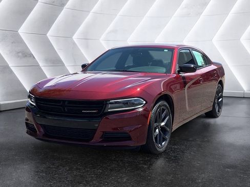 Used 2019 Dodge Charger SXT w/ Plus Group RWD image 3