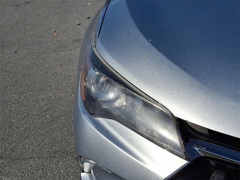 Used 2017 Toyota Camry XSE image 12