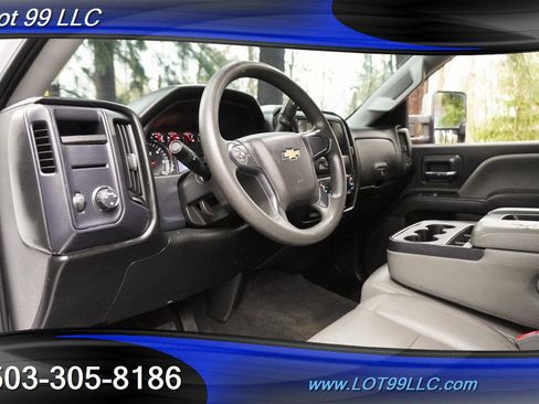 Used 2018 Chevrolet Silverado 1500 Custom w/ Custom Value Package image 2