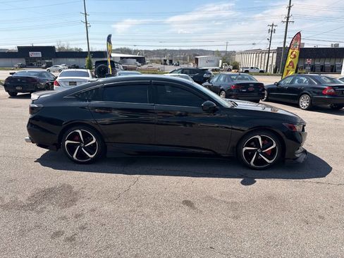 Used 2018 Honda Accord Sport image 5