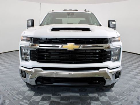 Used 2024 Chevrolet Silverado 3500 LT w/ Convenience Package AWD/4WD image 2