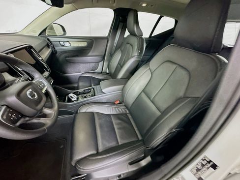 Used 2023 Volvo XC40 B4 Plus w/ Driver Assist Package FWD image 13