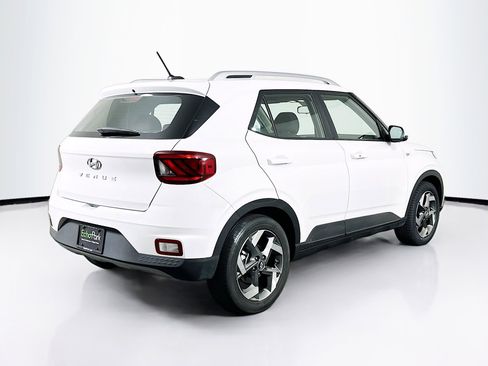 Used 2025 Hyundai Venue SEL image 9