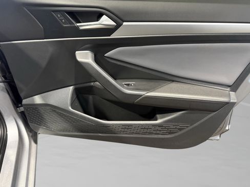 Used 2025 Volkswagen Jetta SE image 35