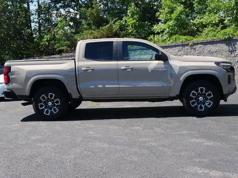 Certified 2023 Chevrolet Colorado Z71 w/ Z71 Convenience Package 2 AWD/4WD image 9