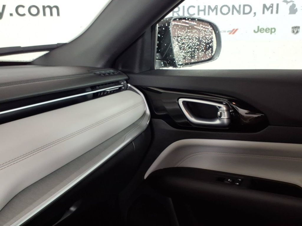 Used 2025 Jeep Compass Limited w/ Elite Group AWD/4WD image 25