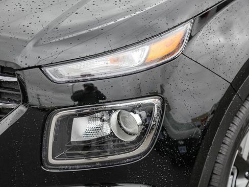 New 2025 Hyundai Venue SEL image 4