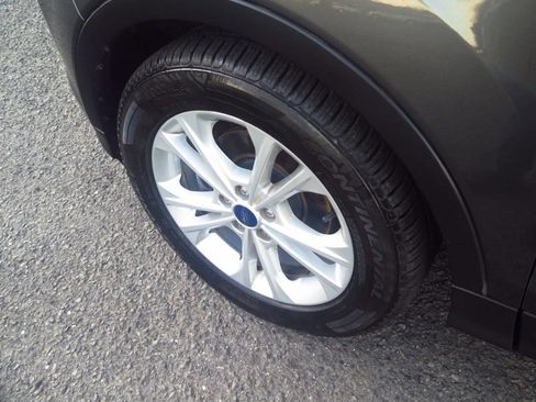 Used 2017 Ford Escape SE w/ Equipment Group 201A image 40