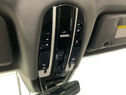 Used 2020 Porsche Cayenne E-Hybrid image 18