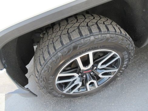 Used 2017 GMC Sierra 1500 SLT w/ SLT Premium Package AWD/4WD image 15