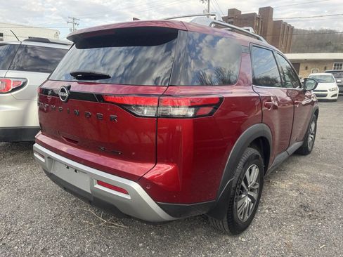 Used 2023 Nissan Pathfinder SL w/ Black Appearance Package image 5