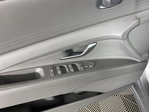 Used 2021 Hyundai Elantra SE FWD image 14